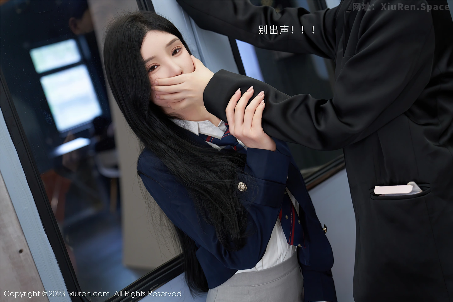 图片[4]-[XiuRen秀人网]VOL.7086 女神周于希Sally地铁场景性感白色内衣配超薄黑丝完美诱惑写真100P-秀人网官方网站